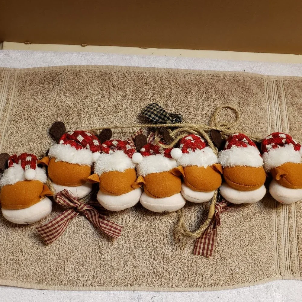 Garland Plush Reindeer Heads 8' Long